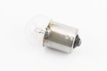 Лампа поворота (белая с цоколем) 12V/5W G18 BA15s (22596)