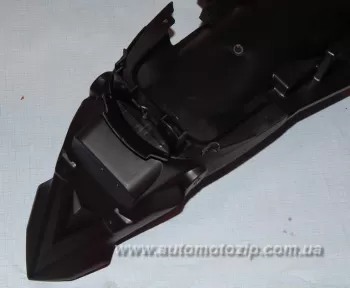 V200N - пластик крыло заднее (1490)